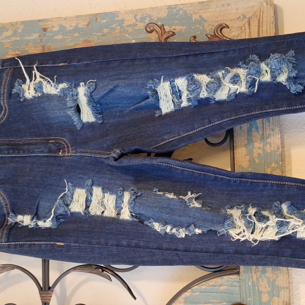 SWANK High Rise Ripped & Distressed Skinny Leg Jean. Size 1 - Picture 10 of 17